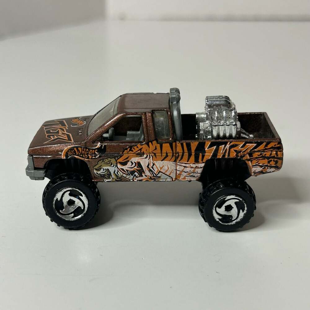 Hot Wheels 2000 Attack Pack Series Nissan Hardbody Pickup Truck #021 Brown Tiger